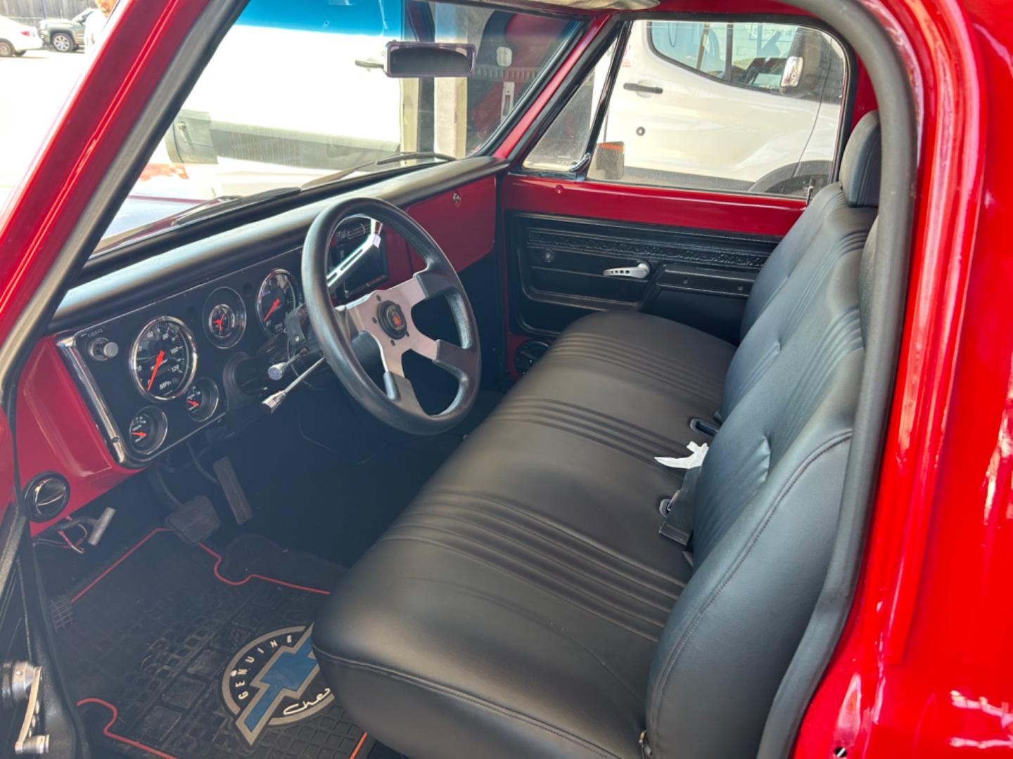 1972 Red Chevrolet C10 (CCE142A1201) , Automatic transmission, located at 1687 Business 35 S, New Braunfels, TX, 78130, (830) 625-7159, 29.655487, -98.051491 - 580 Horse Power - Photo#6